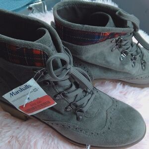 Tommy Hilfiger boots NWT size 8